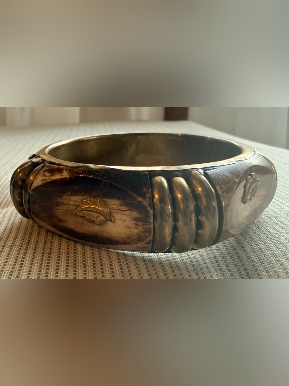 Carved Bone & Brass Leaf Accent Vintage Bangle - Picture 4 of 11